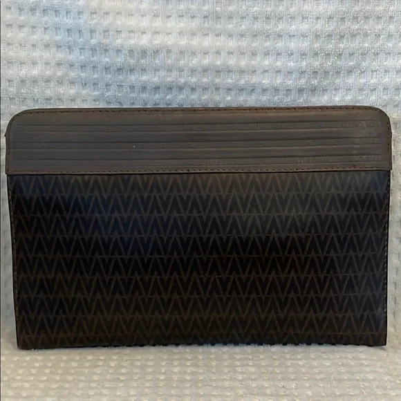 Mario Valentino Clutch